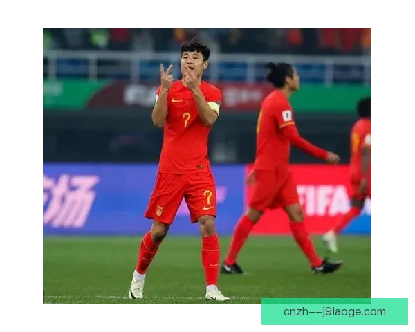 中国男足依靠新加坡队意外帮助成功晋级世预赛惊险一刻成焦点